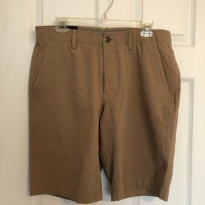 Men’s under armour ventilated khaki golf shorts
